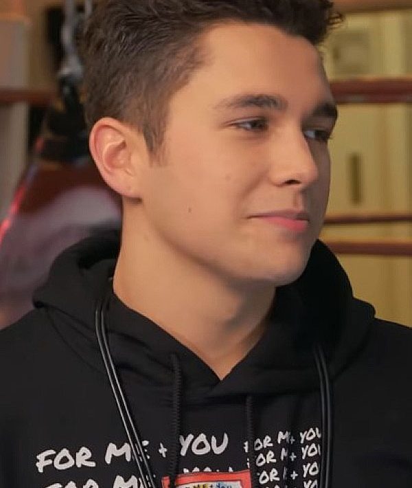 Austin Mahone Favorite Things, Food, Singer, Color, Movie, and Hobbies